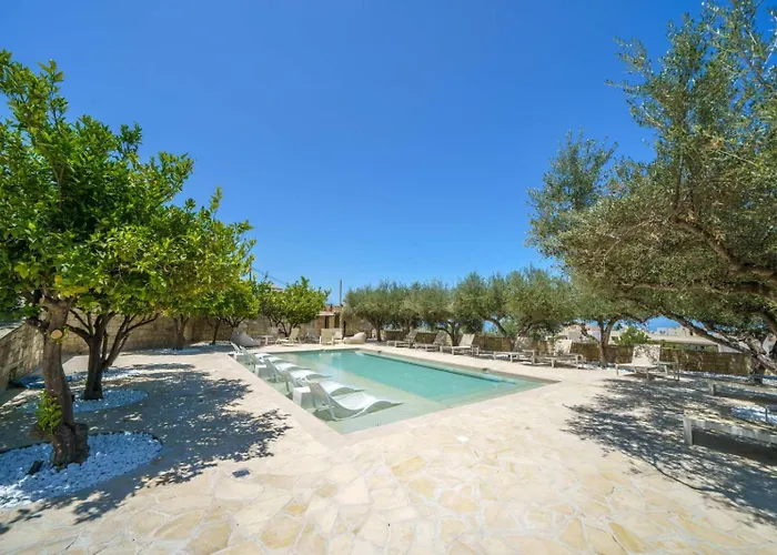 Forest Park Готель